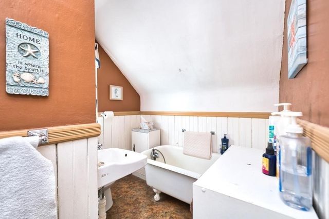 18 Bliss, Dartmouth, MA 02748