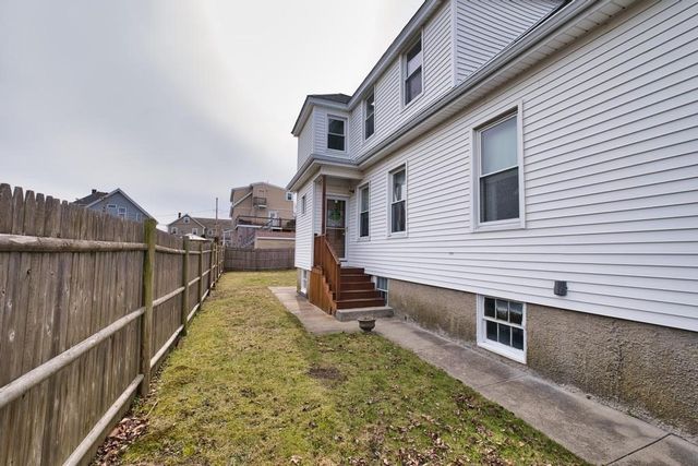 18 Bliss, Dartmouth, MA 02748