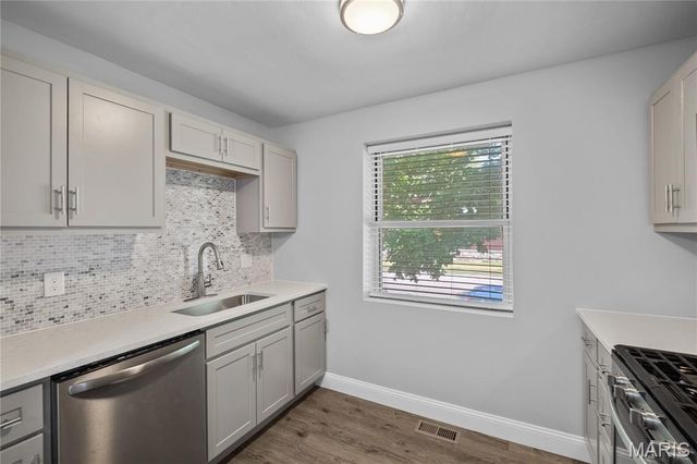 5203 SCHOLLMEYER, St Louis, MO 63109