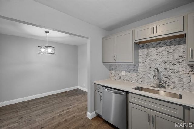 5203 SCHOLLMEYER, St Louis, MO 63109
