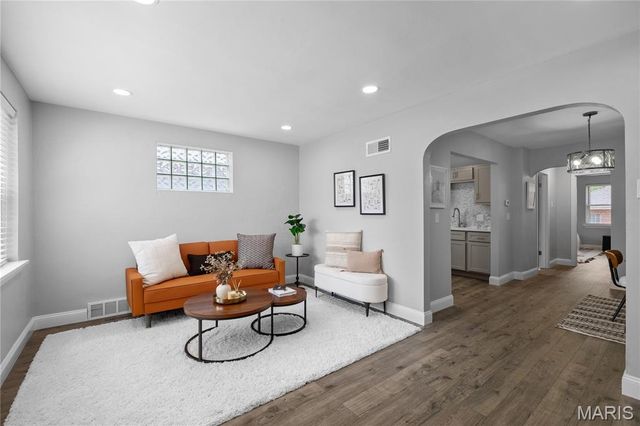5203 SCHOLLMEYER, St Louis, MO 63109