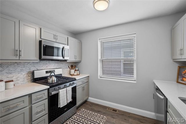 5203 SCHOLLMEYER, St Louis, MO 63109