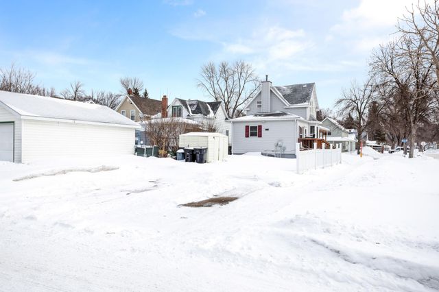 524 Cherry Street, Grand Forks, ND 58201