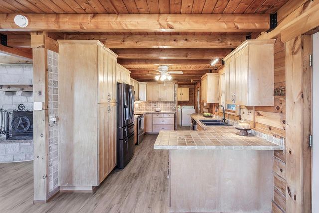 350 Hillview RD, Dale, TX 78616