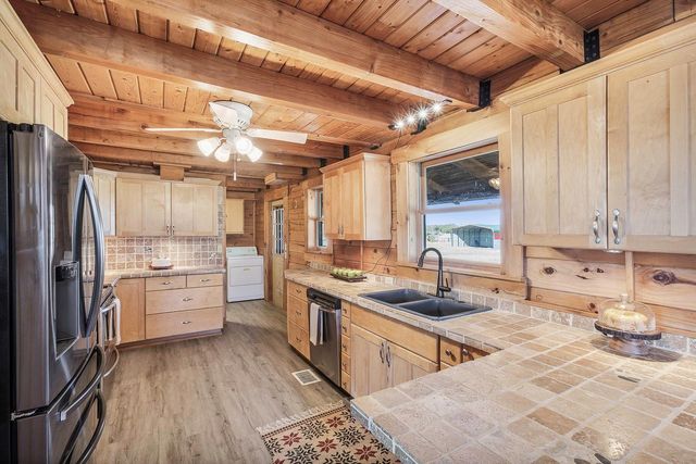 350 Hillview RD, Dale, TX 78616