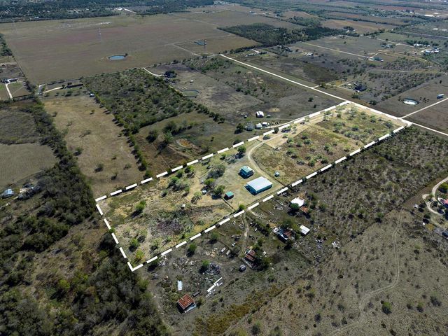 350 Hillview RD, Dale, TX 78616