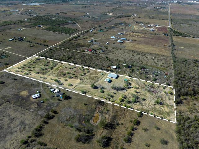350 Hillview RD, Dale, TX 78616