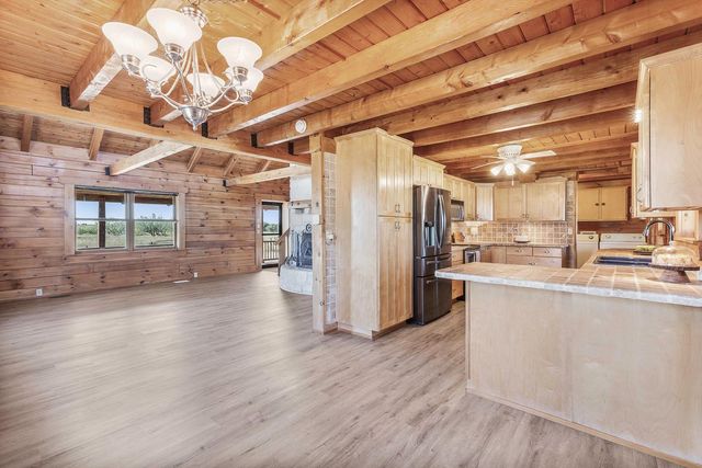 350 Hillview RD, Dale, TX 78616