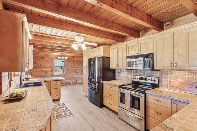 350 Hillview RD, Dale, TX 78616