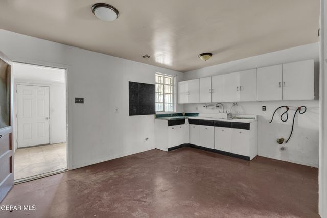 261 S MARYLAND Street, El Paso, TX 79905