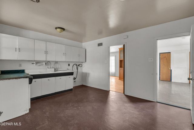261 S MARYLAND Street, El Paso, TX 79905