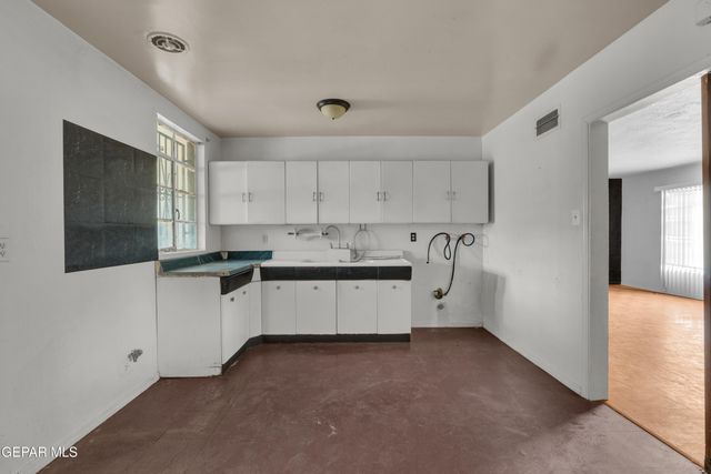261 S MARYLAND Street, El Paso, TX 79905