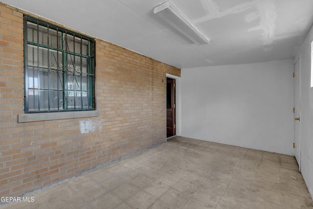 261 S MARYLAND Street, El Paso, TX 79905
