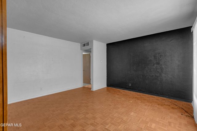 261 S MARYLAND Street, El Paso, TX 79905