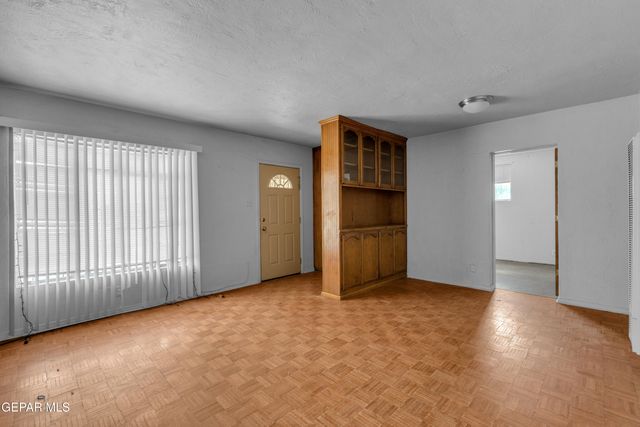 261 S MARYLAND Street, El Paso, TX 79905