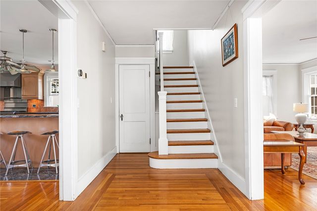 8 Rushton Drive, Cranston, RI 02905