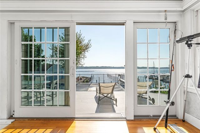 8 Rushton Drive, Cranston, RI 02905