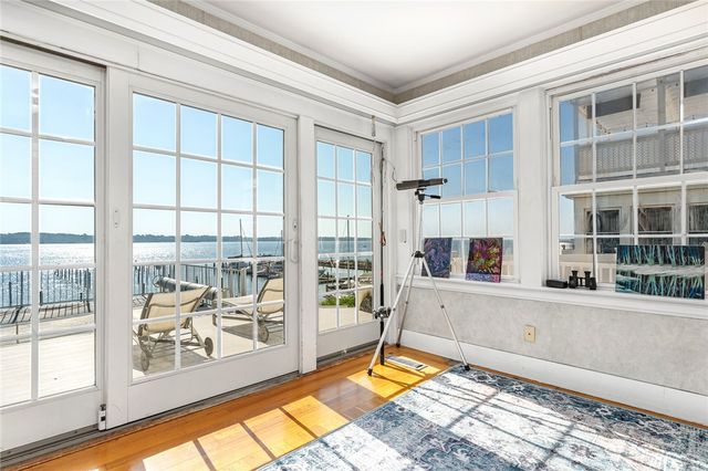 8 Rushton Drive, Cranston, RI 02905