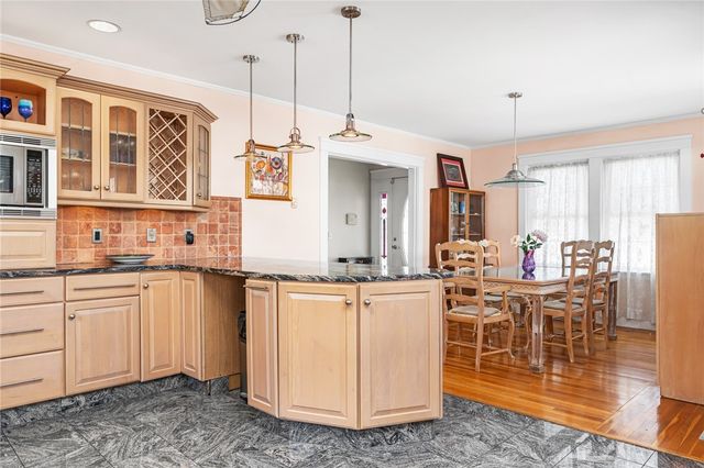 8 Rushton Drive, Cranston, RI 02905