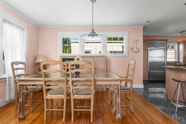 8 Rushton Drive, Cranston, RI 02905