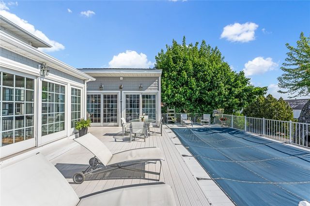 8 Rushton Drive, Cranston, RI 02905