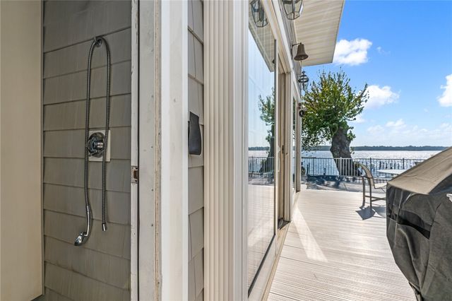 8 Rushton Drive, Cranston, RI 02905