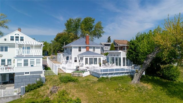 8 Rushton Drive, Cranston, RI 02905