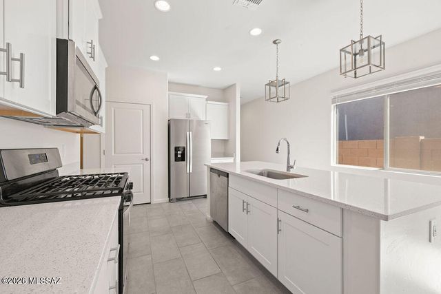 951 W Calle Las Varitas, Sahuarita, AZ 85629