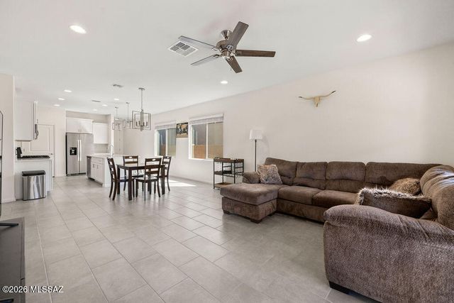 951 W Calle Las Varitas, Sahuarita, AZ 85629