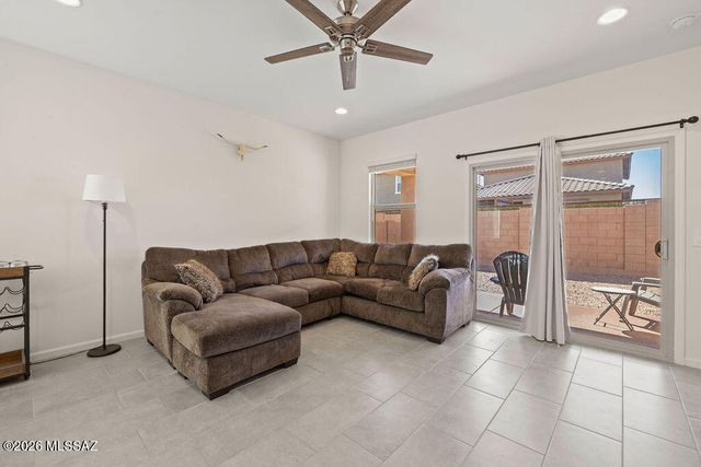 951 W Calle Las Varitas, Sahuarita, AZ 85629