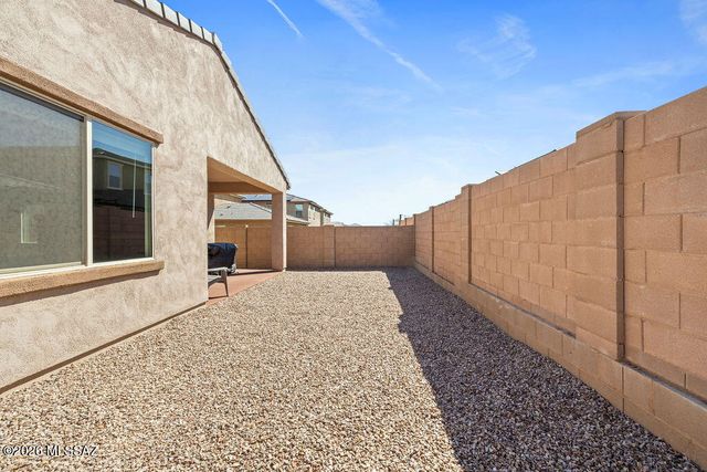 951 W Calle Las Varitas, Sahuarita, AZ 85629