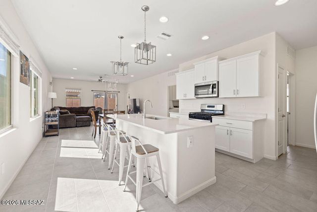 951 W Calle Las Varitas, Sahuarita, AZ 85629