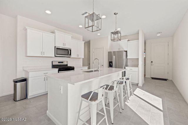 951 W Calle Las Varitas, Sahuarita, AZ 85629