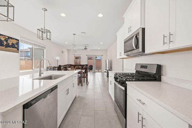 951 W Calle Las Varitas, Sahuarita, AZ 85629