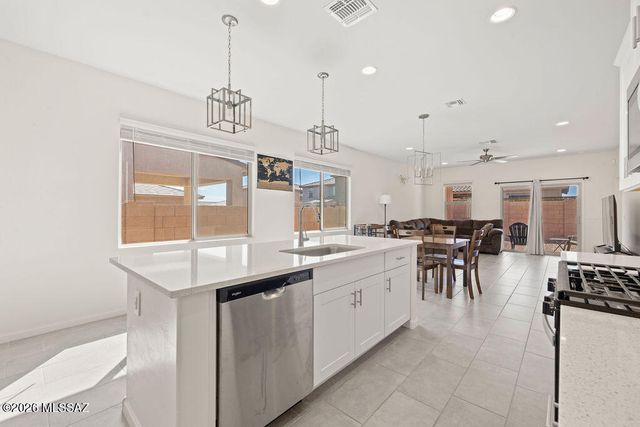 951 W Calle Las Varitas, Sahuarita, AZ 85629