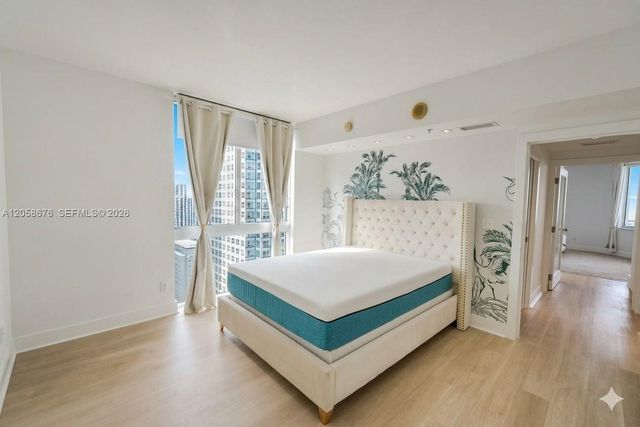 325 S Biscayne Blvd 3314, Miami, FL 33131