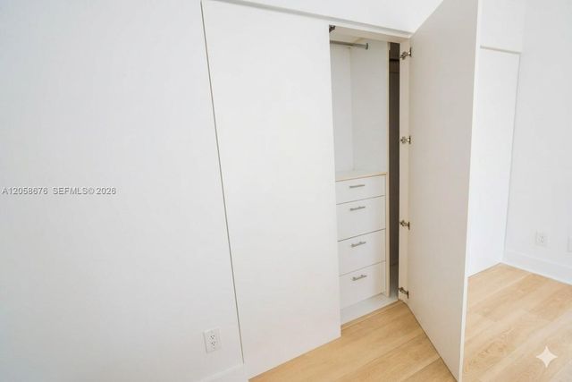 325 S Biscayne Blvd 3314, Miami, FL 33131