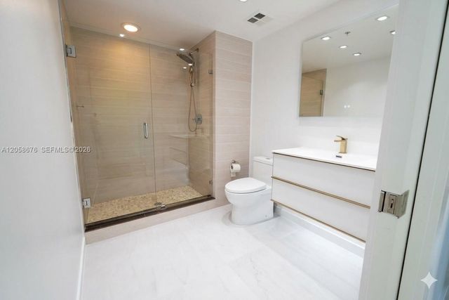 325 S Biscayne Blvd 3314, Miami, FL 33131