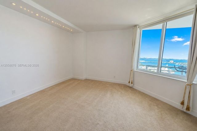 325 S Biscayne Blvd 3314, Miami, FL 33131