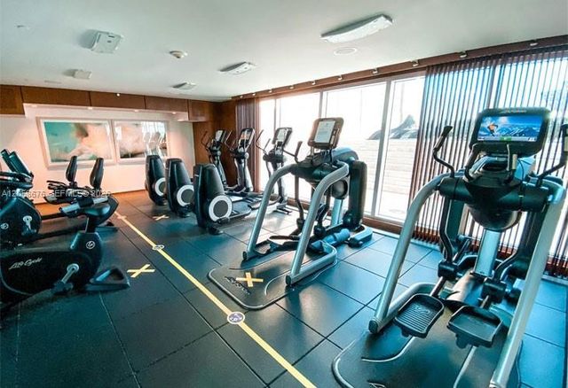 325 S Biscayne Blvd 3314, Miami, FL 33131