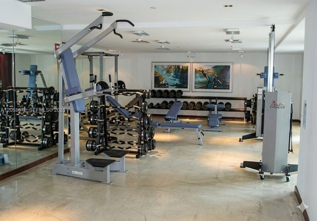 325 S Biscayne Blvd 3314, Miami, FL 33131