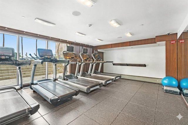 325 S Biscayne Blvd 3314, Miami, FL 33131