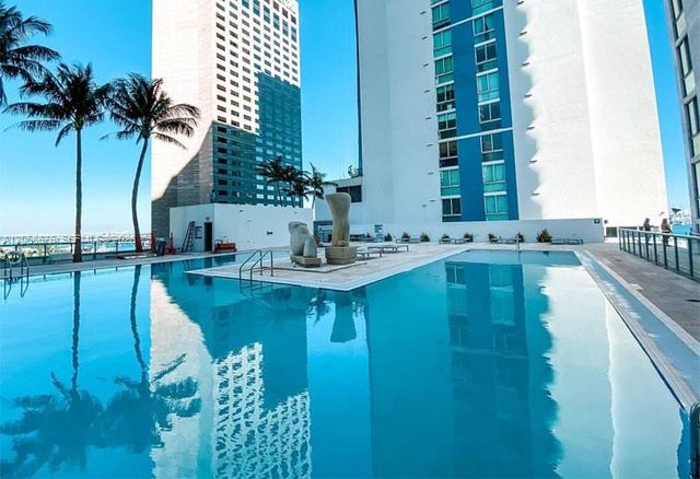 325 S Biscayne Blvd 3314, Miami, FL 33131