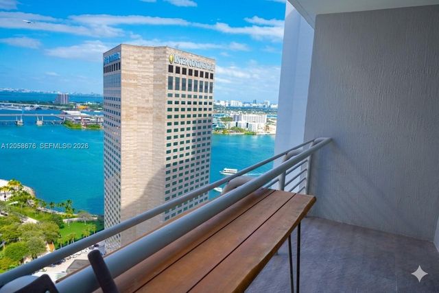 325 S Biscayne Blvd 3314, Miami, FL 33131