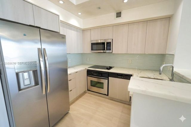 325 S Biscayne Blvd 3314, Miami, FL 33131