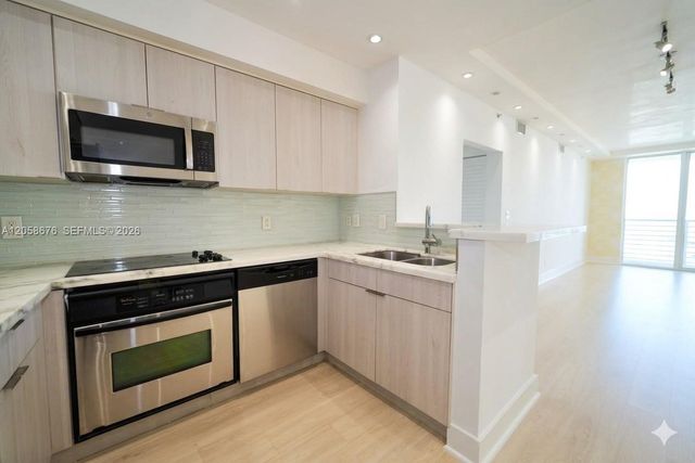 325 S Biscayne Blvd 3314, Miami, FL 33131