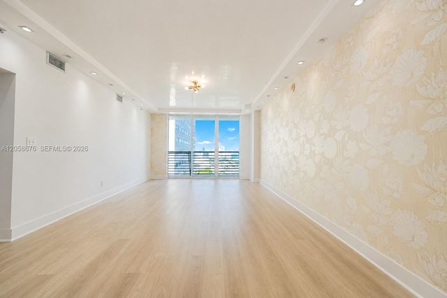 325 S Biscayne Blvd 3314, Miami, FL 33131