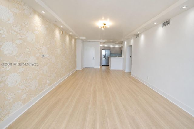 325 S Biscayne Blvd 3314, Miami, FL 33131
