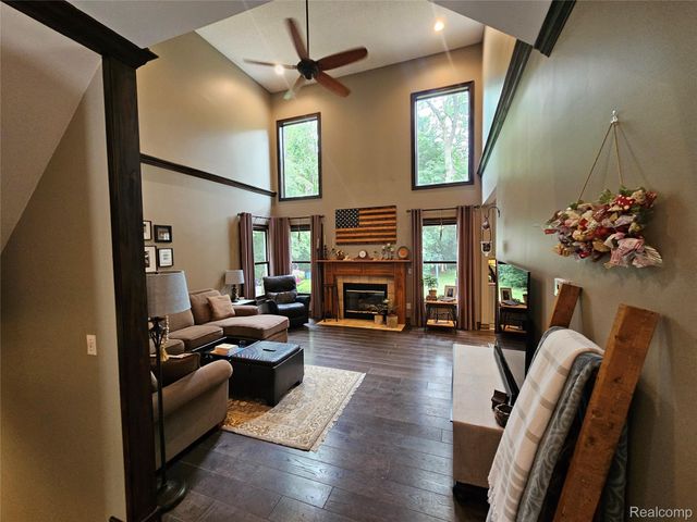 8499 Bishop Road, Green Oak Township, MI 48116