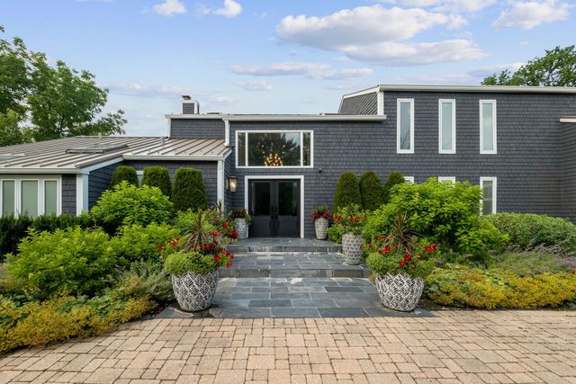 620 W Old Elm Road, Lake Forest, IL 60045